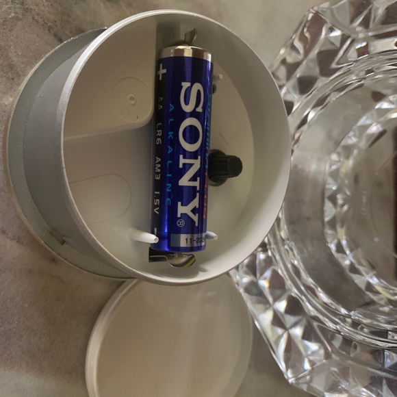 Staiger crystal quartz clock. Made in Germany. Uses 1 AA battery. Beautiful ❣️ - Picture 6 of 7